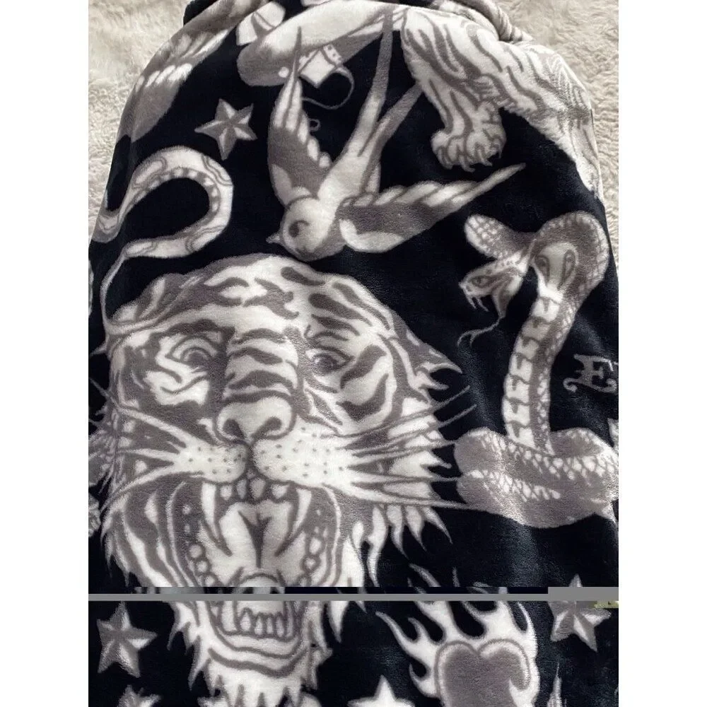 ED HARDY King Size PRINTED Soft Plush Blanket 108” x 90” TATTOO SKULLS Tiger NEW